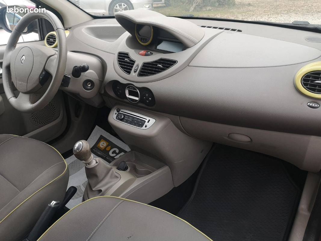 RENAULT TWINGO